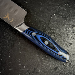 Manche en G10 bleu du couteau santoku japonais, détail de la mitre