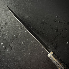 Fil de la lame du couteau santoku japonais en acier AUS-10, vue rasante