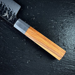 Manche en bois d'olivier du couteau gyuto japonais, détail de la mitre