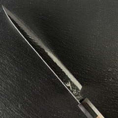 Fil de la lame du couteau gyuto japonais en acier AUS-10, vue rasante