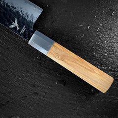 Manche en bois d'olivier du couteau kiritsuke japonais, détail de la mitre
