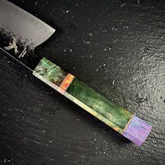 Manche en bois solidifié du couteau kiritsuke japonais, détail de la mitre