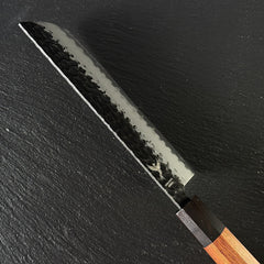 Fil de la lame du couteau nakiri japonais en acier AUS-10, vue rasante