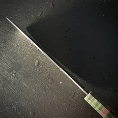 Fil de la lame du couteau nakiri japonais en acier AUS-10, vue rasante