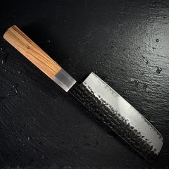 Profil complet du couteau nakiri japonais, lame en acier AUS-10 et manche en bois d'olivier