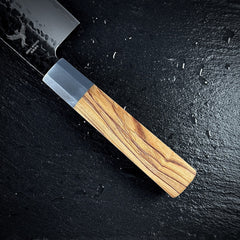 Manche en bois d'olivier du couteau nakiri japonais, détail de la mitre
