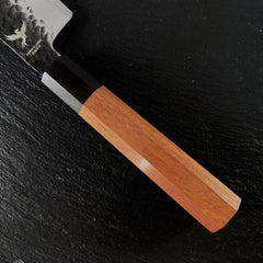 Manche en bois Mkuruti du couteau santoku japonais, détail de la mitre