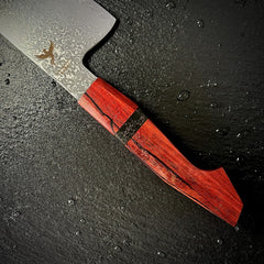 Manche en bois de santal du couteau gyuto japonais, détail de la mitre